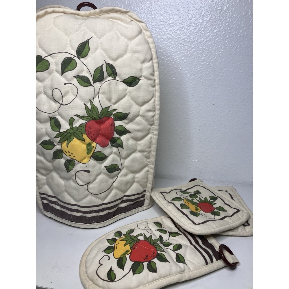 Vintage Strawberry Kitchen Set Blender Cover Pot Holders Oven Mitt Cottagecore
